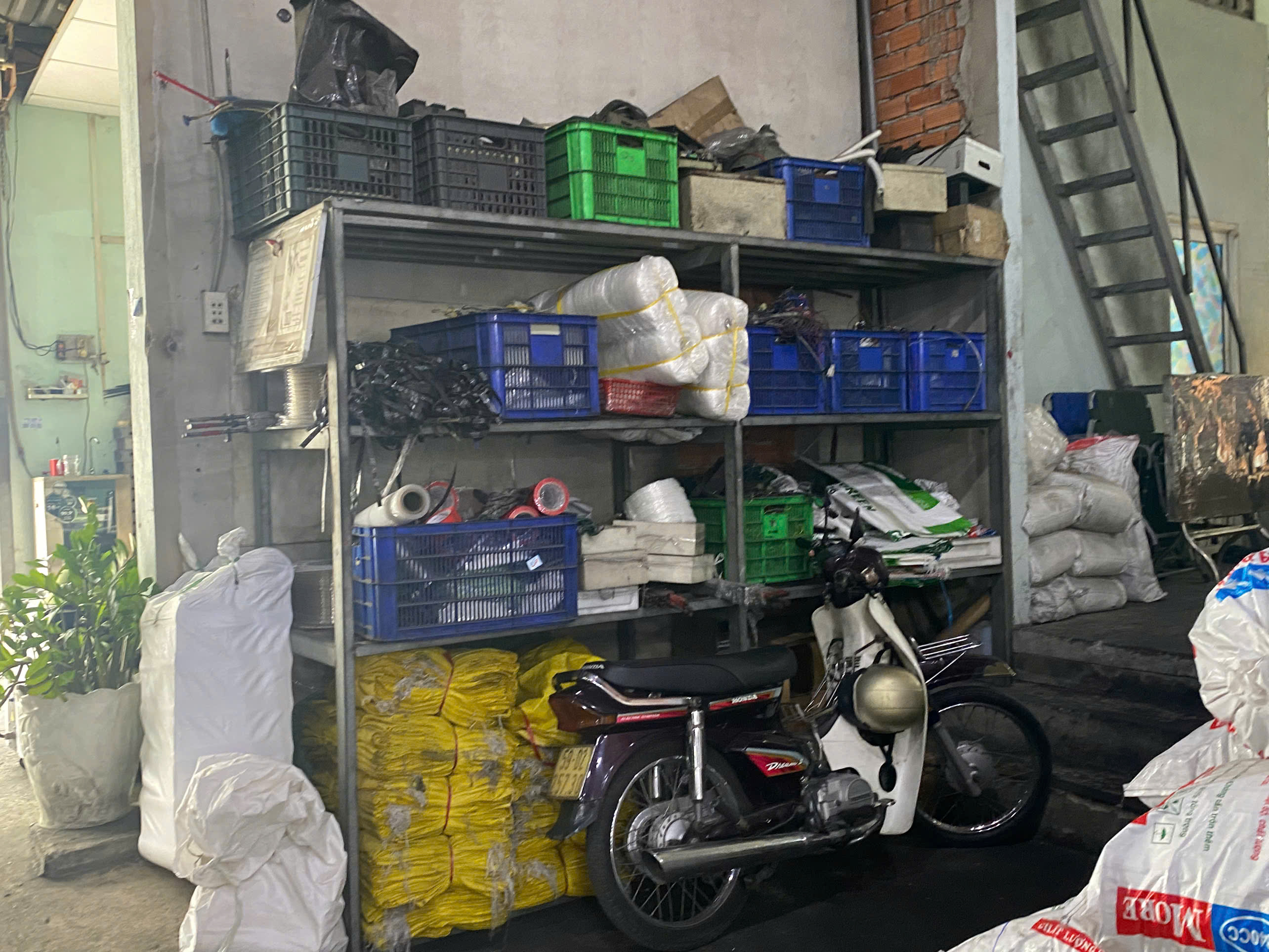 Tool rack 1.jpg